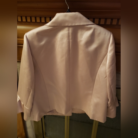 Womens tahari size 14w, very light pink jacket - Picture 5 of 5